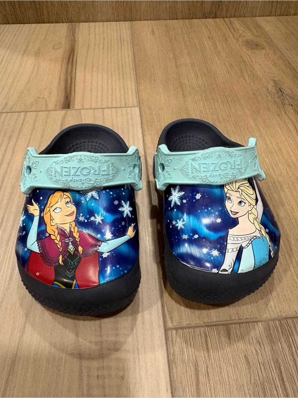 Frozen Anna & Elsa Kids' Clog Croc Shoes in Navy & Light Blue Sisters size C5